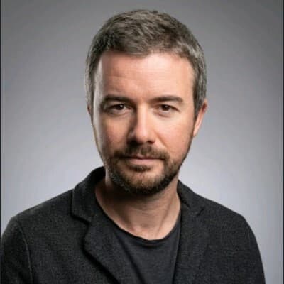 Robin Gauvreau headshot